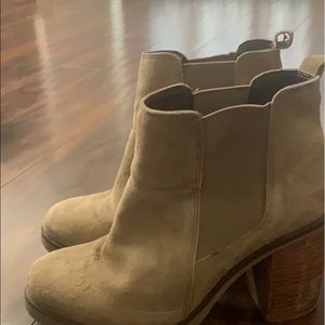Crevo ankle bootie